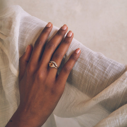 The Holly Arch Band with Diamonds in Yellow Gold